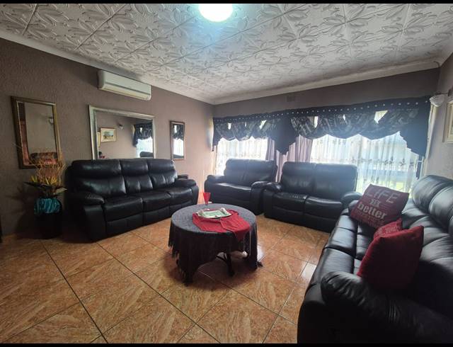 4 BEDROOM HOUSE FOR SALE IN SONLAND PARK